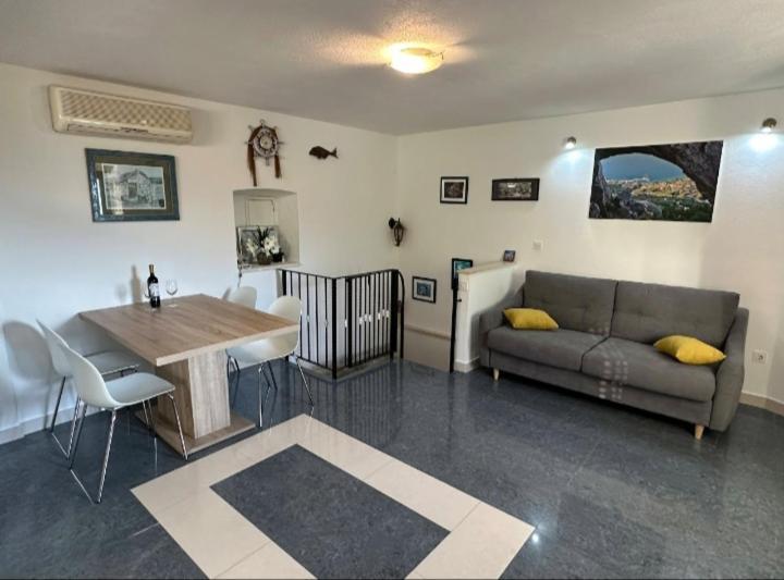 Apartmani Dalmacija Брела Екстериор снимка
