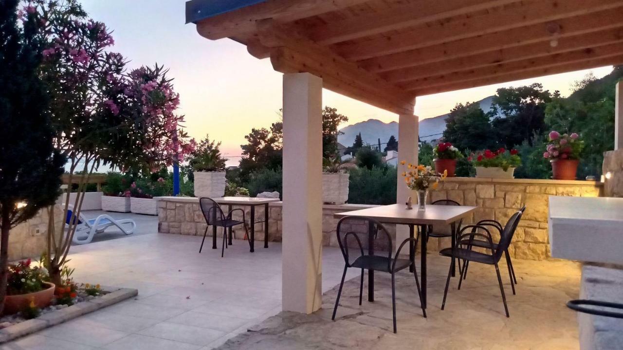 Apartmani Dalmacija Брела Екстериор снимка